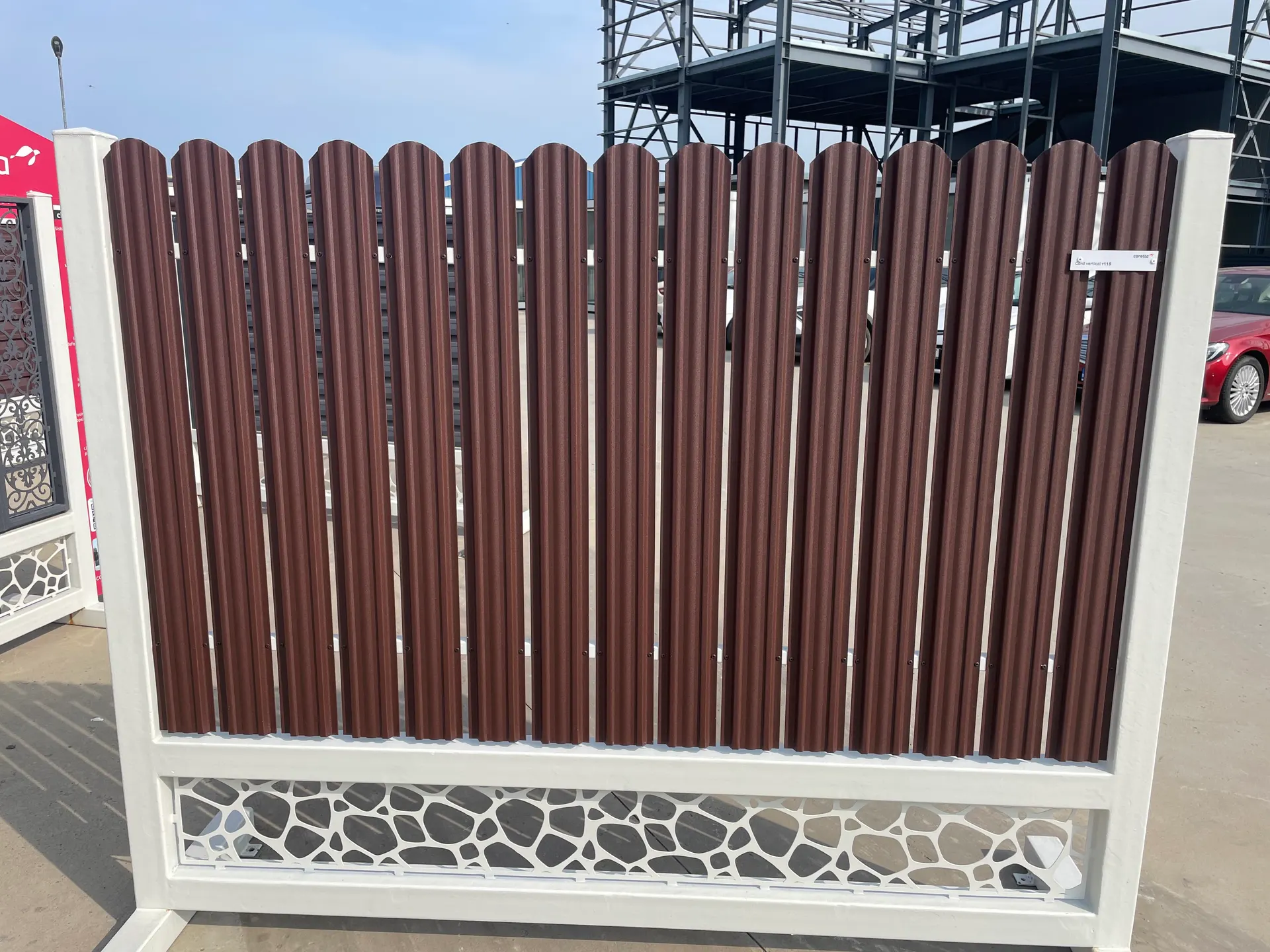Y115 vertical – gard metalic tip șipcă montat