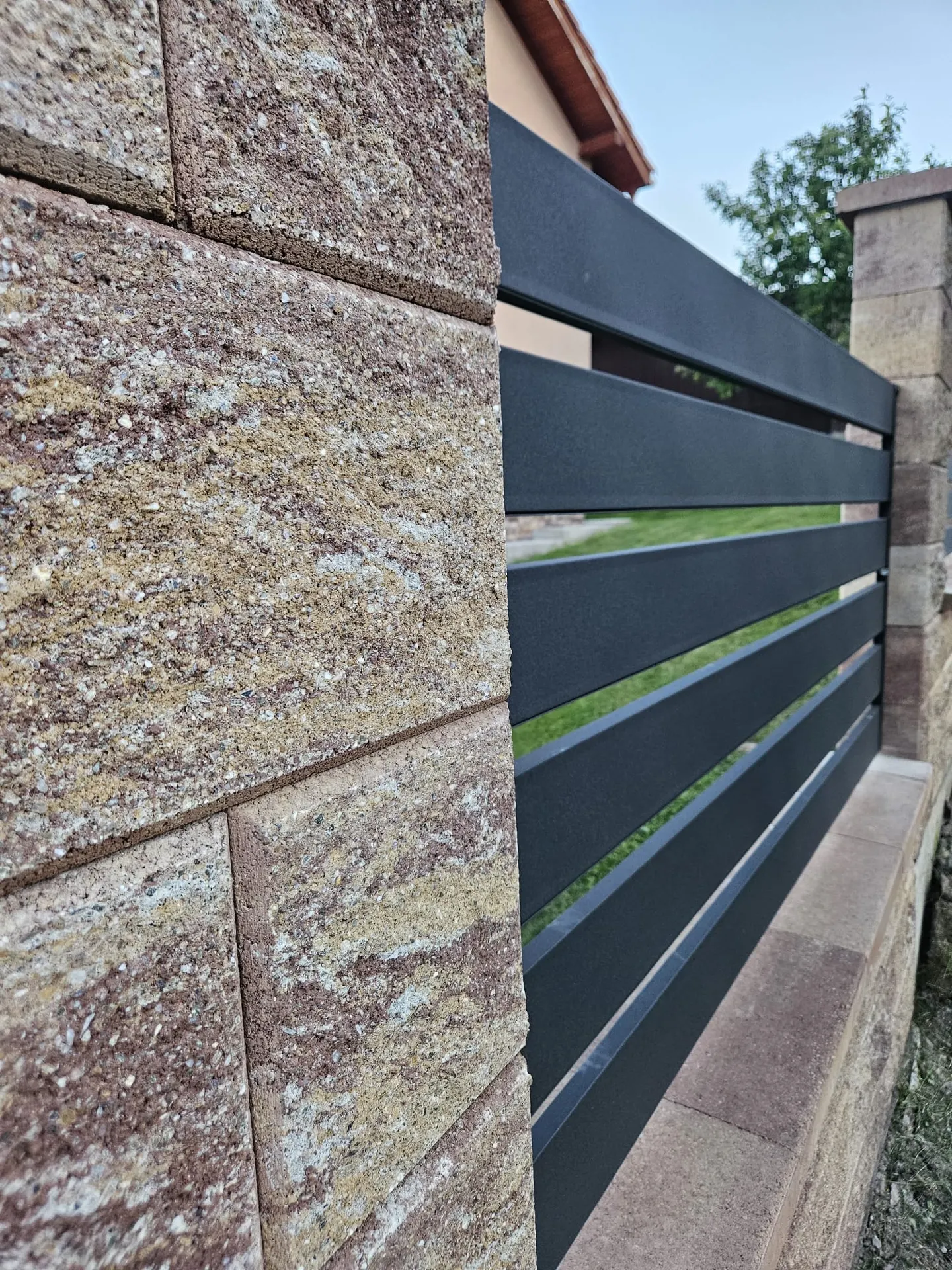 X120 plat – gard metalic tip casetă montat – 1